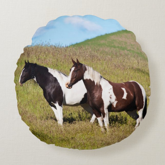 Horses on the hillside round cushion (Front)