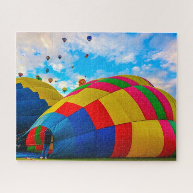 Hot air balloon inflating jigsaw puzzle (Horizontal)