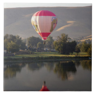 Hot air balloon over the Yakima River Tile