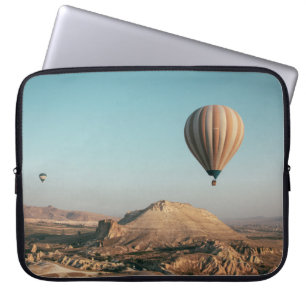 HOT AIR BALLOONS ON MID AIR LAPTOP SLEEVE
