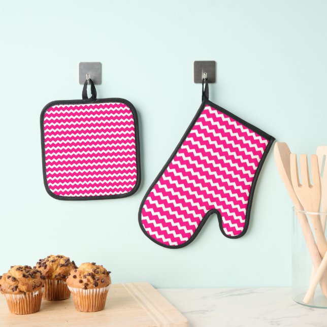 Hot Pink Chevron Oven Mitt & Pot Holder Set (Insitu(Hanging))