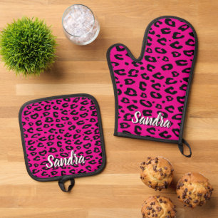 Hot pink leopard animal print kitchen oven mitt & pot holder set