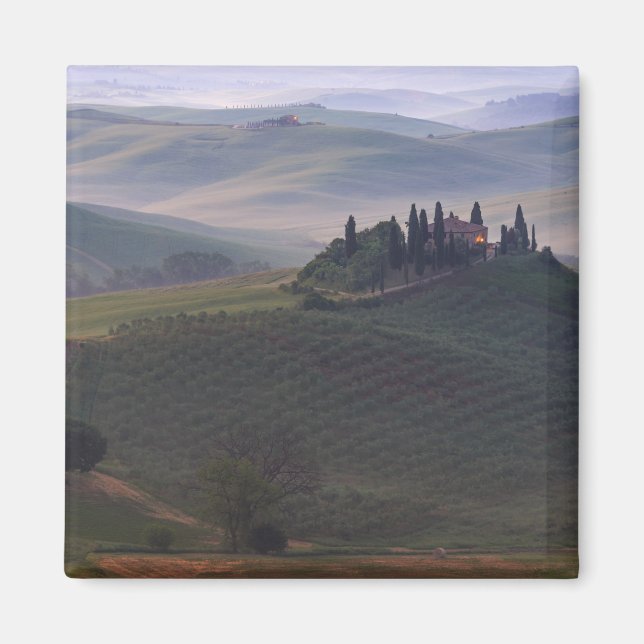 House in Tuscany in the morning fog magnet (Front)
