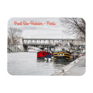 Houseboats moored  near Pont Bir-Hakeim - Paris Magnet