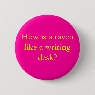 How is a raven 6 cm round badge