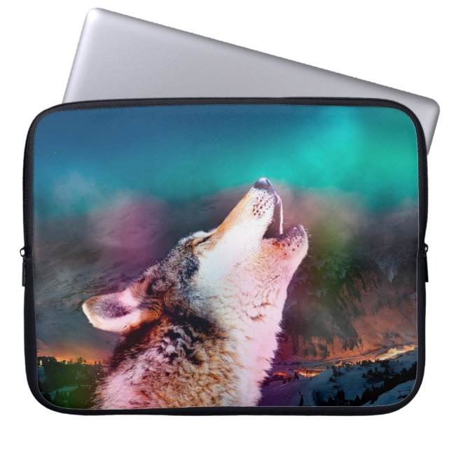 Howling wolf in the mountains laptop sleeve (Front)