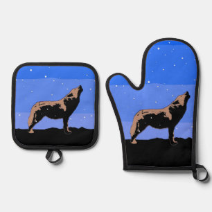 Howling Wolf in Winter - Original Wildlife Art Oven Mitt & Pot Holder Set