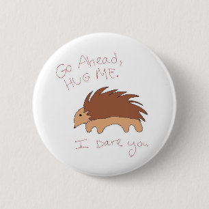 HUG ME 6 CM ROUND BADGE