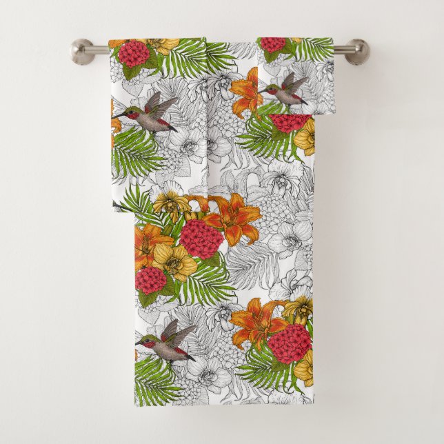 Hummingbirds and tropical bouquet bath towel set (Insitu)