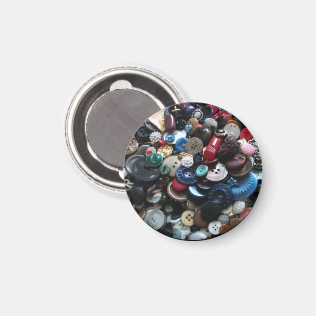 Hundreds of Buttons Magnet (Front/Back)