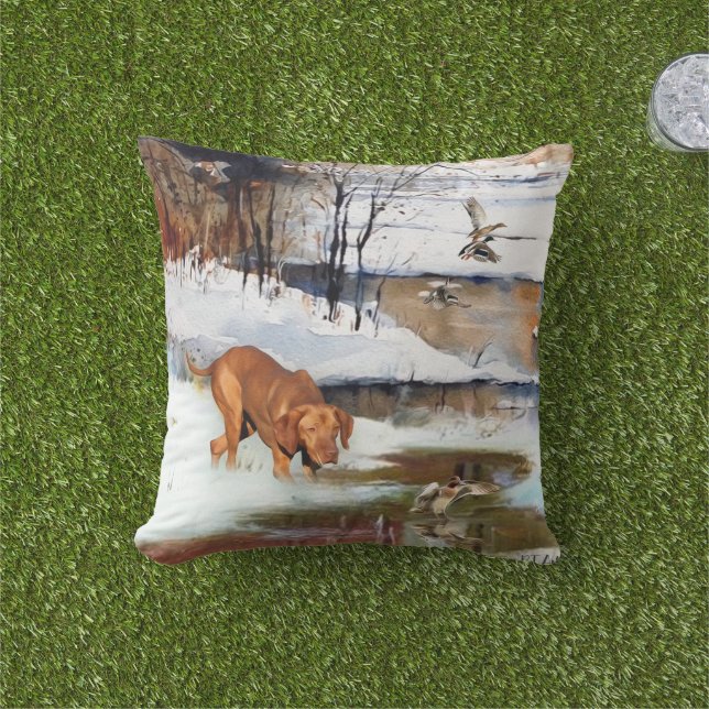 Hungarian Vizsla, hunting ducks in winter    Cushion (Grass)