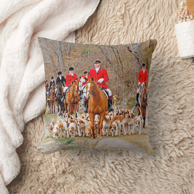 Hunting with hounds     cushion (Blanket)
