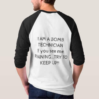 I AM A BOMB TECHNICIAN IF U SEE ME RUNNING TRY ... T-Shirt