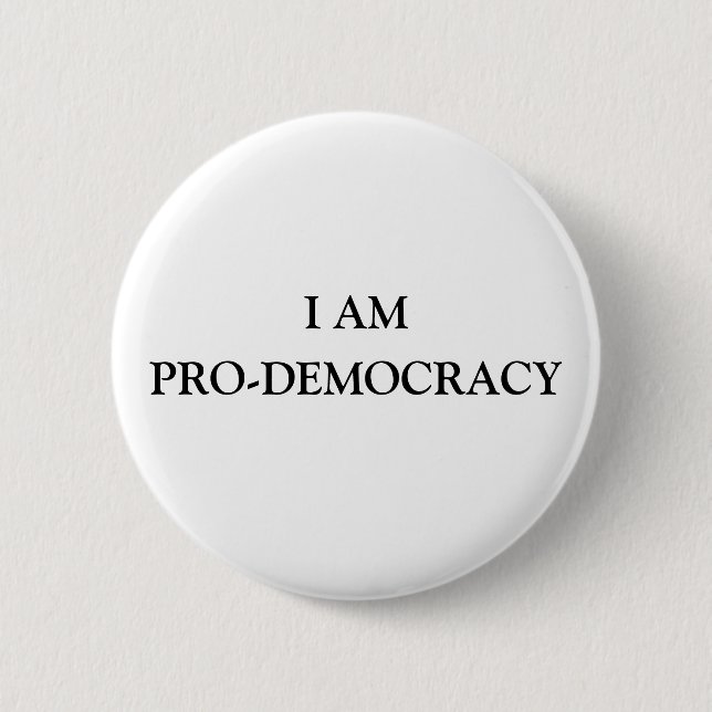 I AM PRO-DEMOCRACY 6 CM ROUND BADGE (Front)