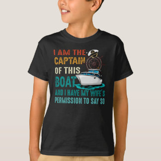 I Am the Captain of This Boat Retro Vintage T-Shirt