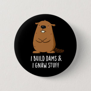 I Build Dams And I Gnaw Stuff Beaver Pun Dark BG 6 Cm Round Badge