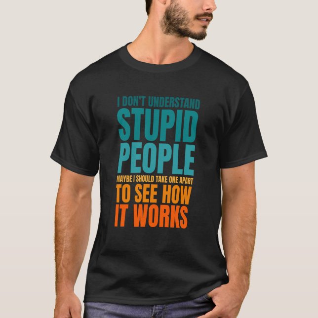I Don't Understand Stupid People  Saying Retro Vin T-Shirt (Front)
