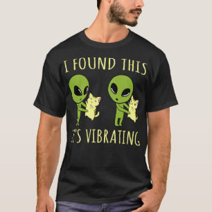 I Found This Its Vibrating Funny Alien cat T-Shirt