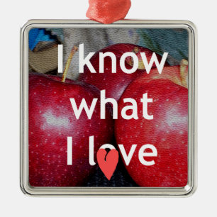 "I Know What I Love" – Apple-Themed Design Metal Tree Decoration