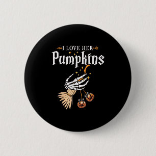 I Love Her Pumpkins She Likes My Broomstick Hallow 6 Cm Round Badge