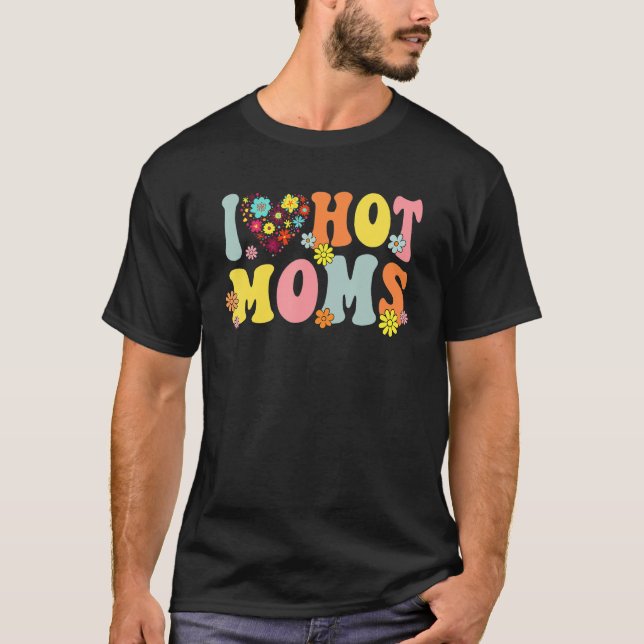 I Love Hot Moms  I Heart Hot Moms Retro Groovy T-Shirt (Front)