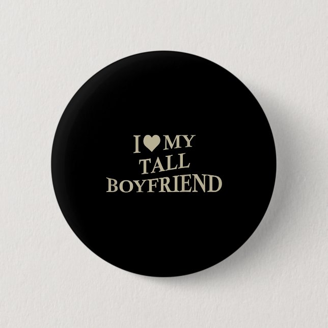 I Love My Tall Boyfriend Funny Girlfriend On Back  6 Cm Round Badge (Front)
