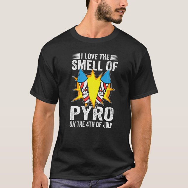 I Love The Smell Of Pyro On The 4th Of July   T-Shirt (Front)