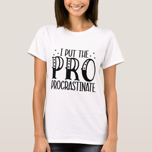 I put the pro procrastinate sarcastic T-Shirt (Front)