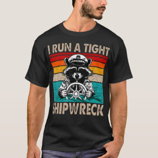 I Run A Tight Shipwreck Racoon Boat Captain Vinta T-Shirt