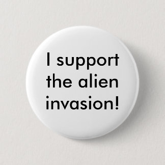I support the alien invasion! 6 cm round badge