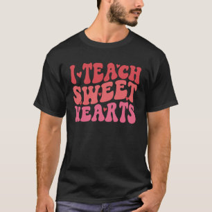 I Teach Sweethearts Retro Groovy Valentines Day Te T-Shirt