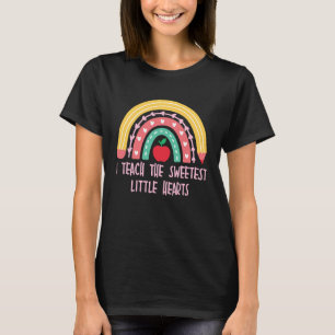 I Teach The Sweetest Hearts Rainbow Teacher Valent T-Shirt