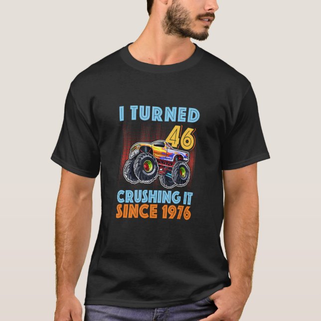 I Turned 46 Crushing It Since 1976 46th Birthday B T-Shirt (Front)