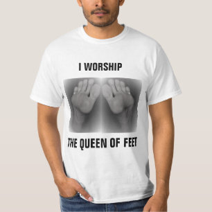 I WORSHIP THE QUEEN OF FEET T-Shirt