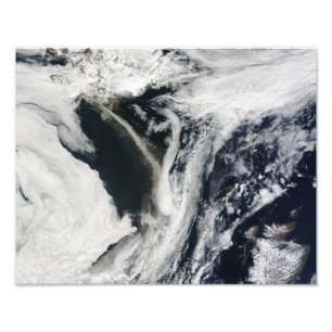 Iceland�s Eyjafjallaj�kull volcano Photo Print