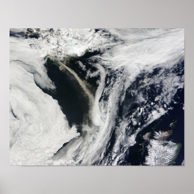 IcelandÃ¯Â¿Â½s EyjafjallajÃ¯Â¿Â½kull volcano Poster (Front)