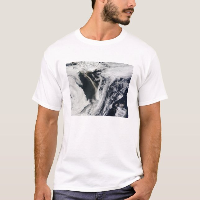 IcelandÃ¯Â¿Â½s EyjafjallajÃ¯Â¿Â½kull volcano T-Shirt (Front)