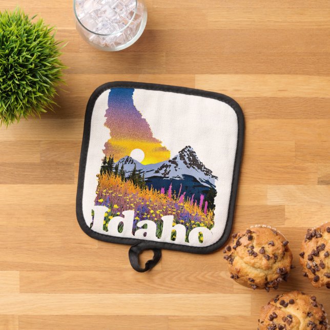 Idaho shape with mountain and wildflowers pot holder (Top Down)