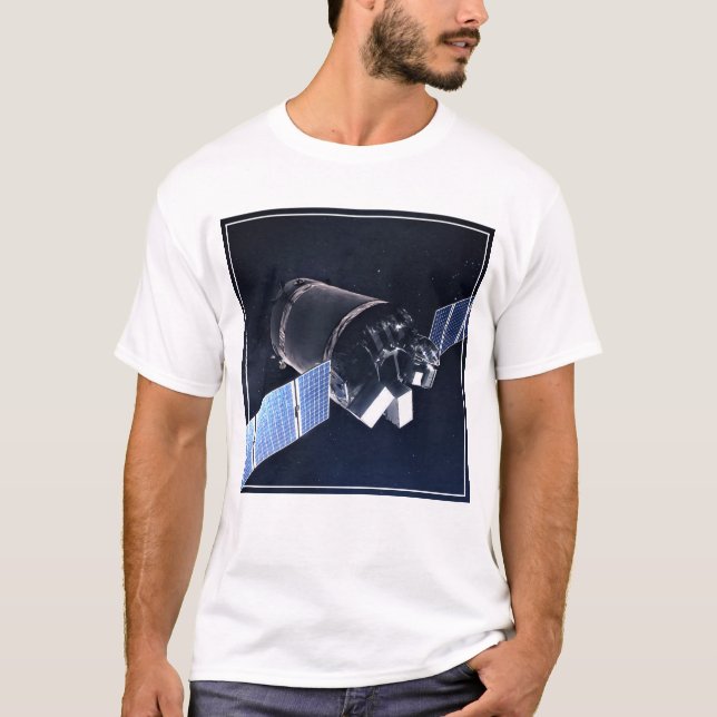 Illustration Of The Dragon Xl Spacecraft. T-Shirt (Front)