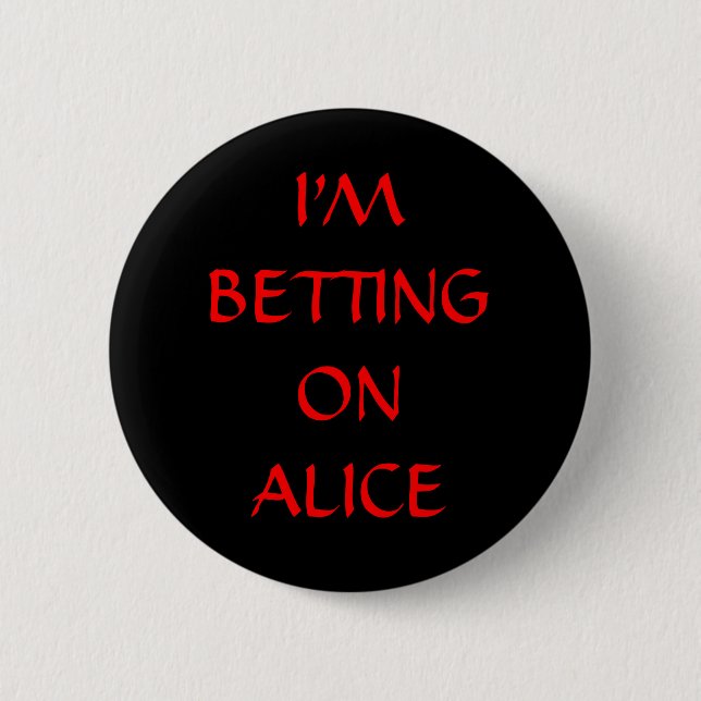 I'M BETTING ON ALICE 6 CM ROUND BADGE (Front)