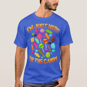 Im Just Here For The Candy Funny Christmas Pun  T-Shirt
