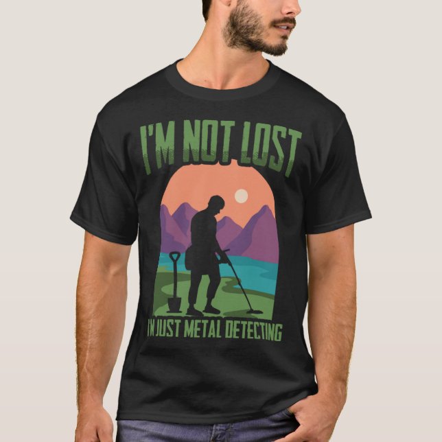 I'm Not Lost Treasure Hunting Detectorist Metal De T-Shirt (Front)
