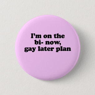 I'M ON THE "BI" NOW, "GAY" LATER PLAN 6 CM ROUND BADGE