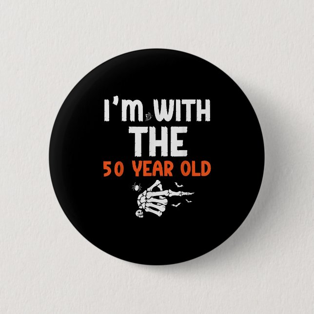 I'm With The 50 Year Old 50th Birthday Halloween C 6 Cm Round Badge (Front)