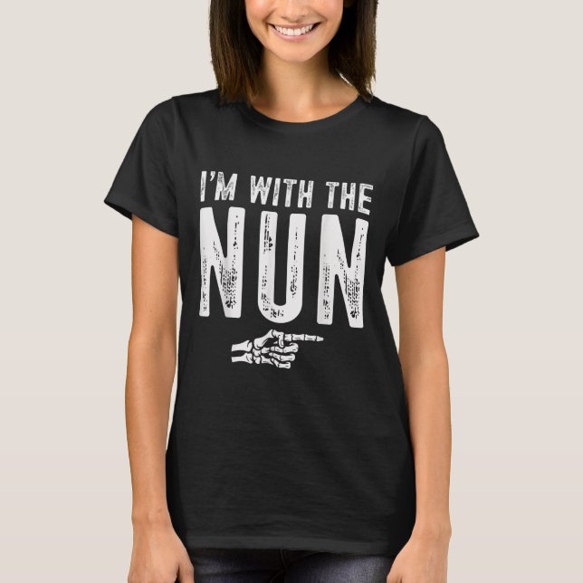 I'm With The Nun Easy Costume Halloween Couples Ma T-Shirt (Front)