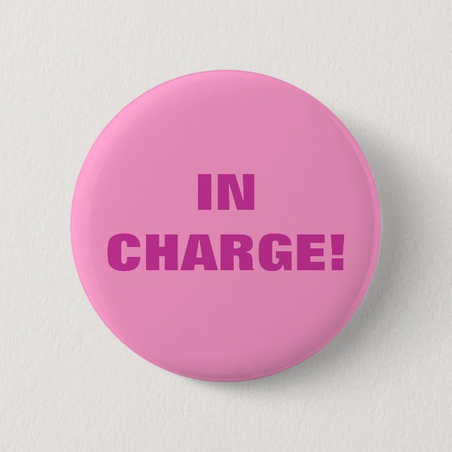 IN CHARGE! 6 CM ROUND BADGE (Front)