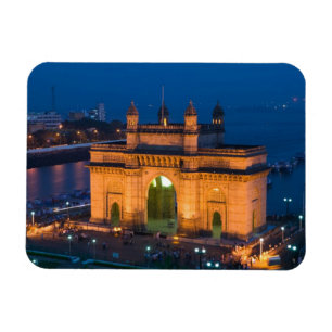 INDIA, Mumbai (Bombay): Gateway of India / Magnet