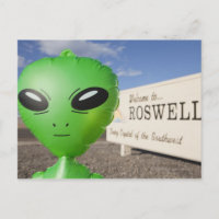 Inflatable alien with Welcome to Roswell sign in
