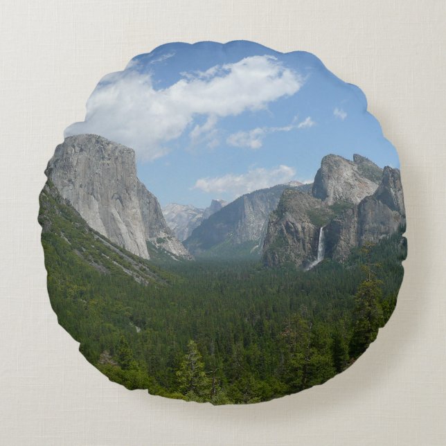 Inspiration Point in Yosemite National Park Round Cushion (Front)
