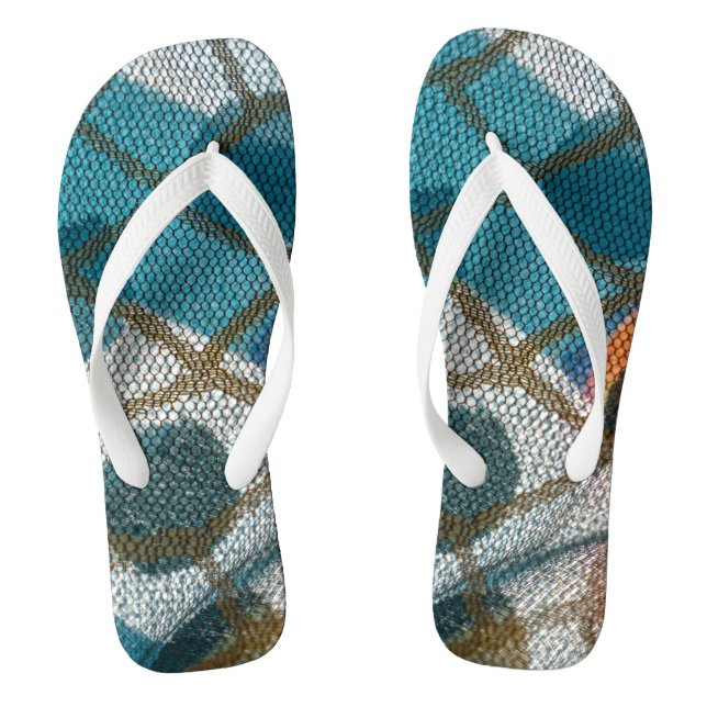 Internet connections show as a pattern of links thongs (Footbed)